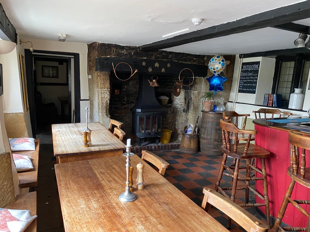 Pub/bar for sale in Salisbury Road, Salisbury SP3, £550,000