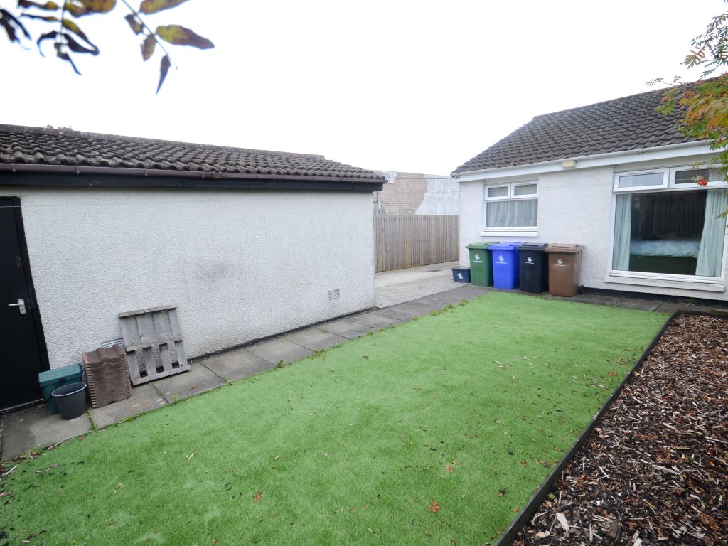 2 bed bungalow for sale in Munro Avenue, Stirling FK9, £160,000