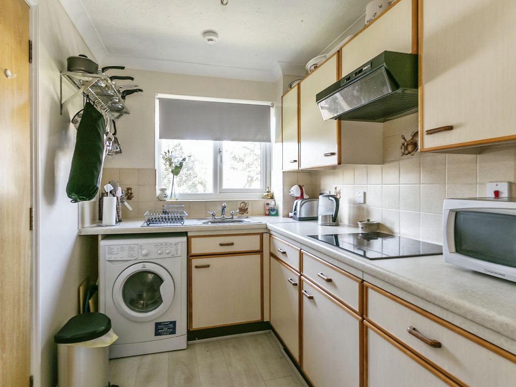1 bed flat for sale in Maple Lodge, Douglas Close, Upton, Poole BH16, £140,000