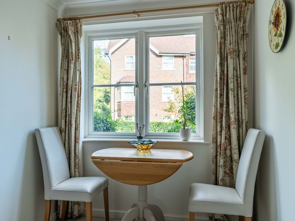 1 bed flat for sale in Southdown Road, Harpenden, Hertfordshire AL5, £235,000