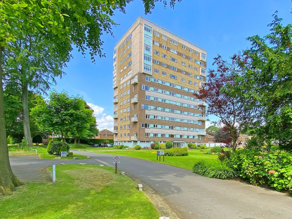 2 bed flat for sale in Park Place, Harrogate, North Yorkshire HG1, £325,000
