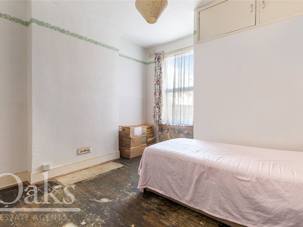 1 bed flat for sale in Valley Road, London SW16, £300,000