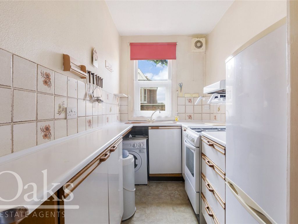 1 bed flat for sale in Valley Road, London SW16, £300,000