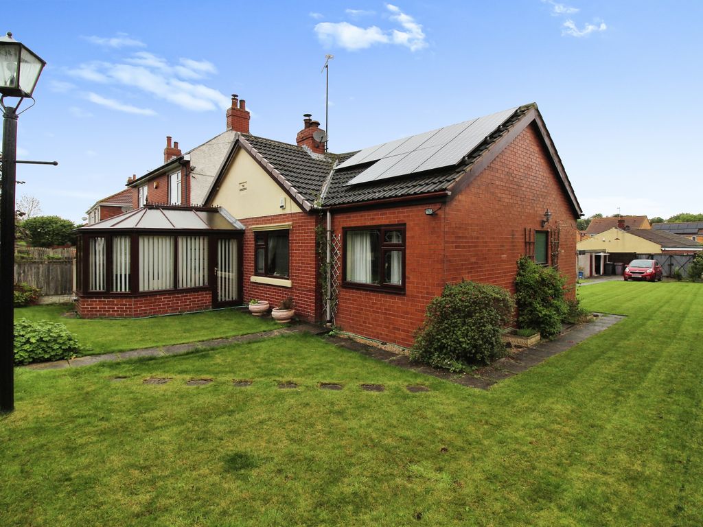 2 bed detached bungalow for sale in Barlborough Road, Clowne, Chesterfield S43, £230,000