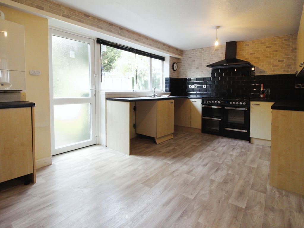 3 bed town house for sale in Ralphs Meadow, Quinton, Birmingham B32, £185,000