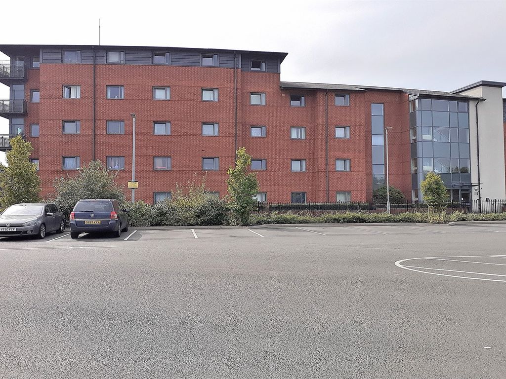 2 bed flat for sale in Broad Gauge Way, Wolverhampton WV10, £125,000