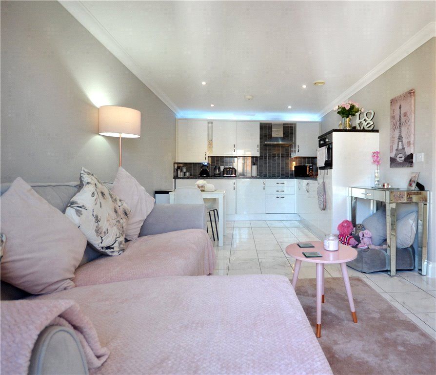 1 bed flat for sale in Tower Road, Felixstowe, Suffolk IP11, £160,000