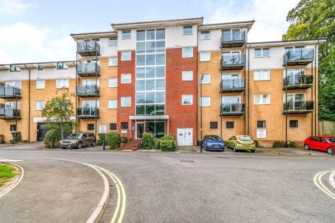 2 bed flat for sale in Seacole Gardens, Southampton, Hampshire SO16, £217,500