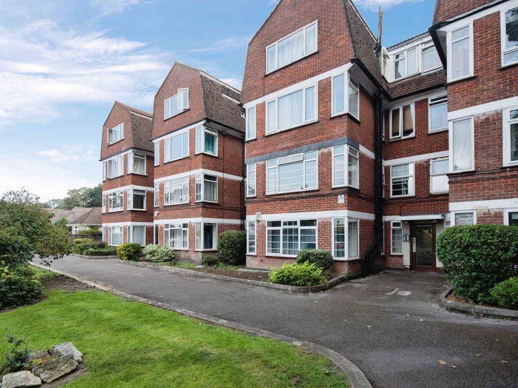 2 bed flat for sale in Vale Road, Bournemouth BH1, £165,000