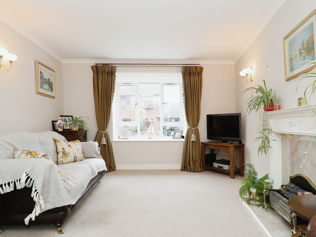 2 bed flat for sale in Warwick Road, Stratford-Upon-Avon, Warwickshire CV37, £165,000