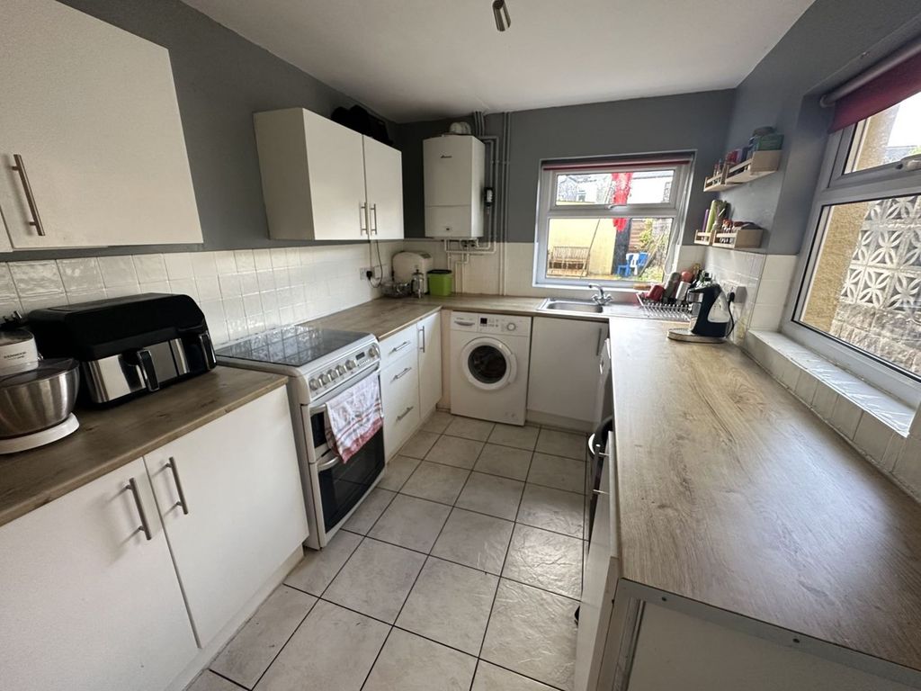 3 bed terraced house for sale in John Street, Brecon LD3, £200,000