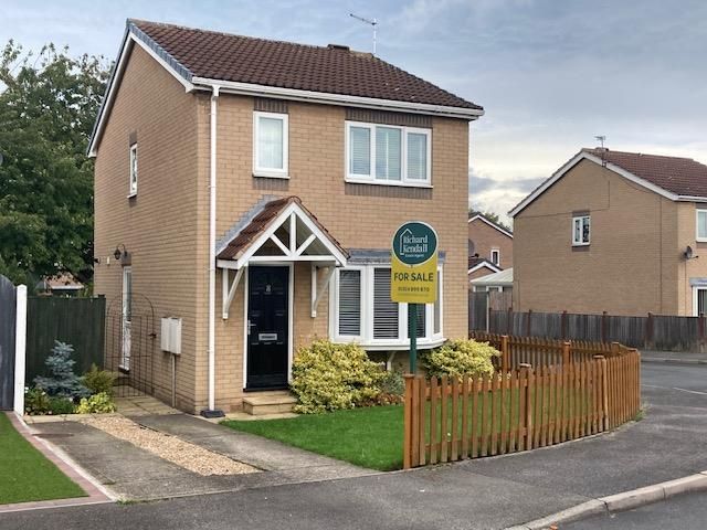 3 bed detached house for sale in Bransdale Avenue, Altofts, Normanton WF6, £265,000