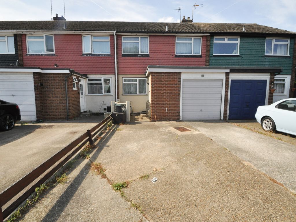 3 bed terraced house for sale in Willow Walk, Hadleigh SS7, £290,000