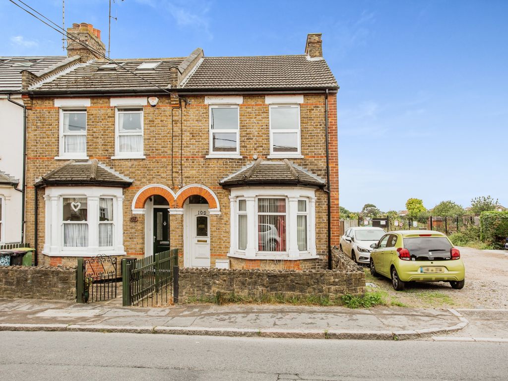 3 bed end terrace house for sale in Stambridge Road, Rochford, Essex SS4, £300,000