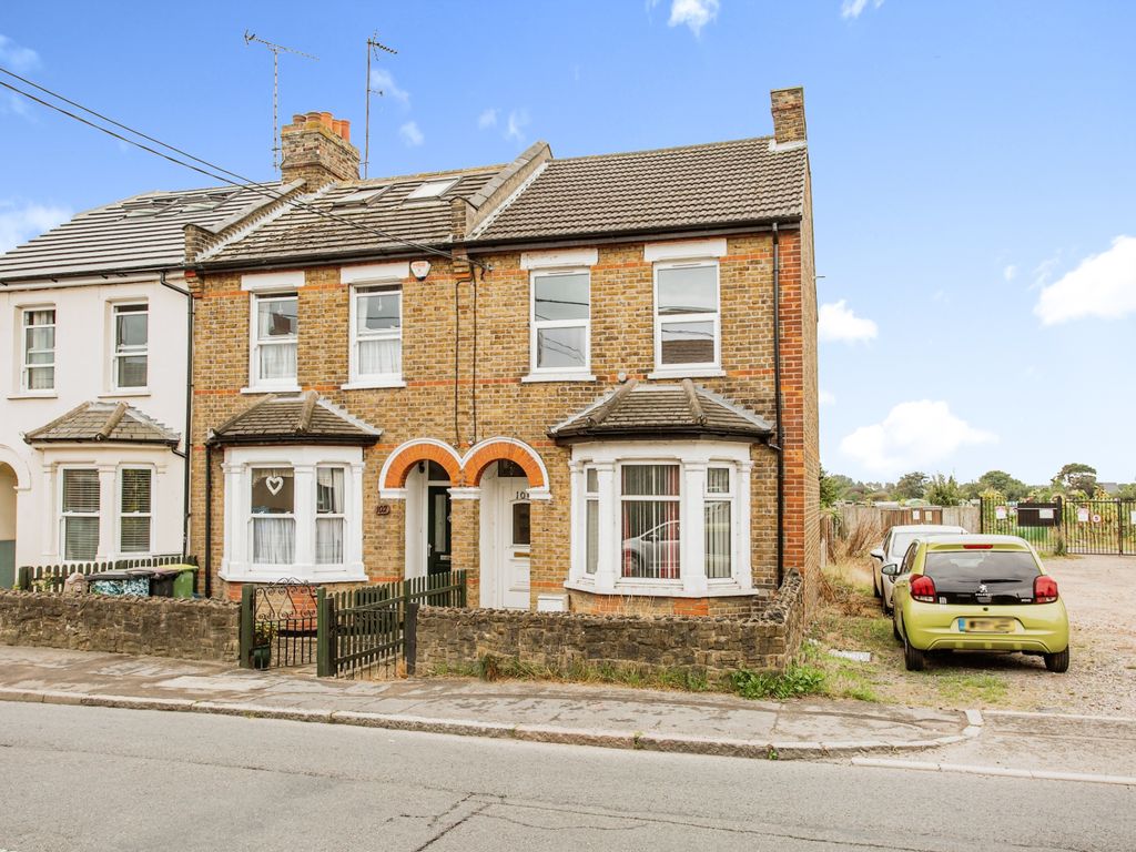 3 bed end terrace house for sale in Stambridge Road, Rochford, Essex SS4, £300,000