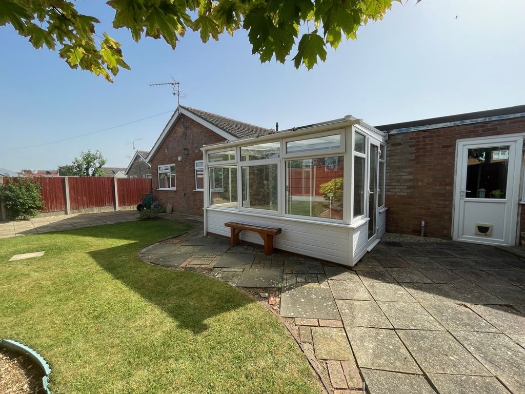 3 bed detached bungalow for sale in Bishops Road, Leasingham NG34, £260,000