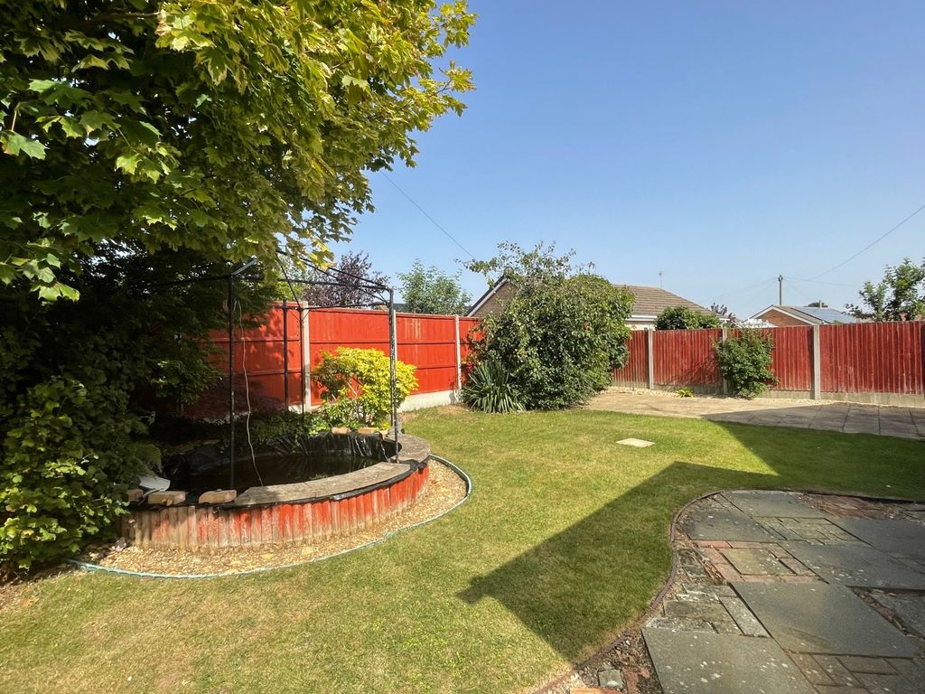 3 bed detached bungalow for sale in Bishops Road, Leasingham NG34, £260,000