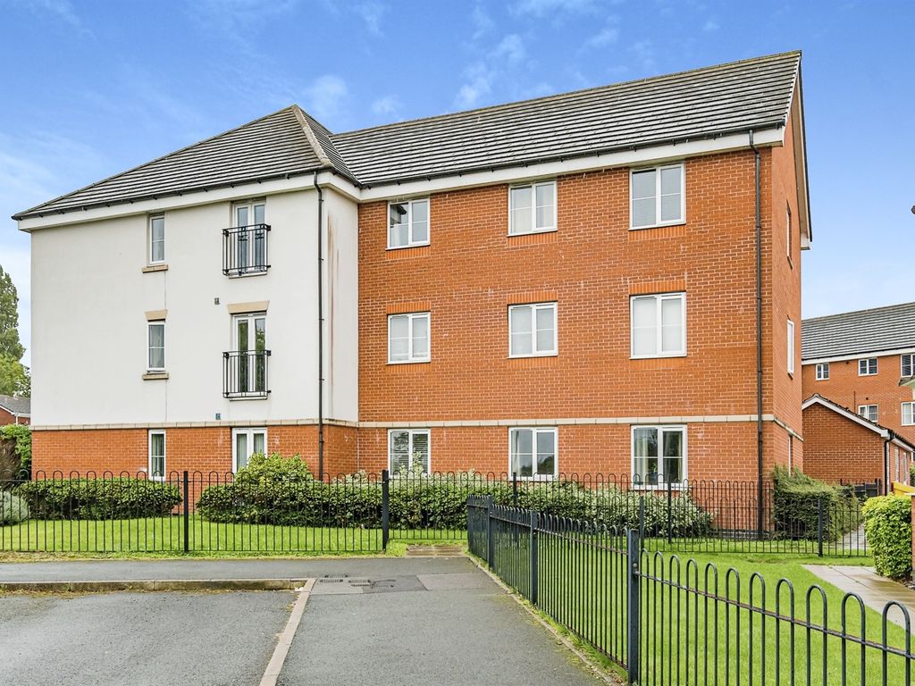 2 bed flat for sale in Old College Avenue, Oldbury B68, £140,000