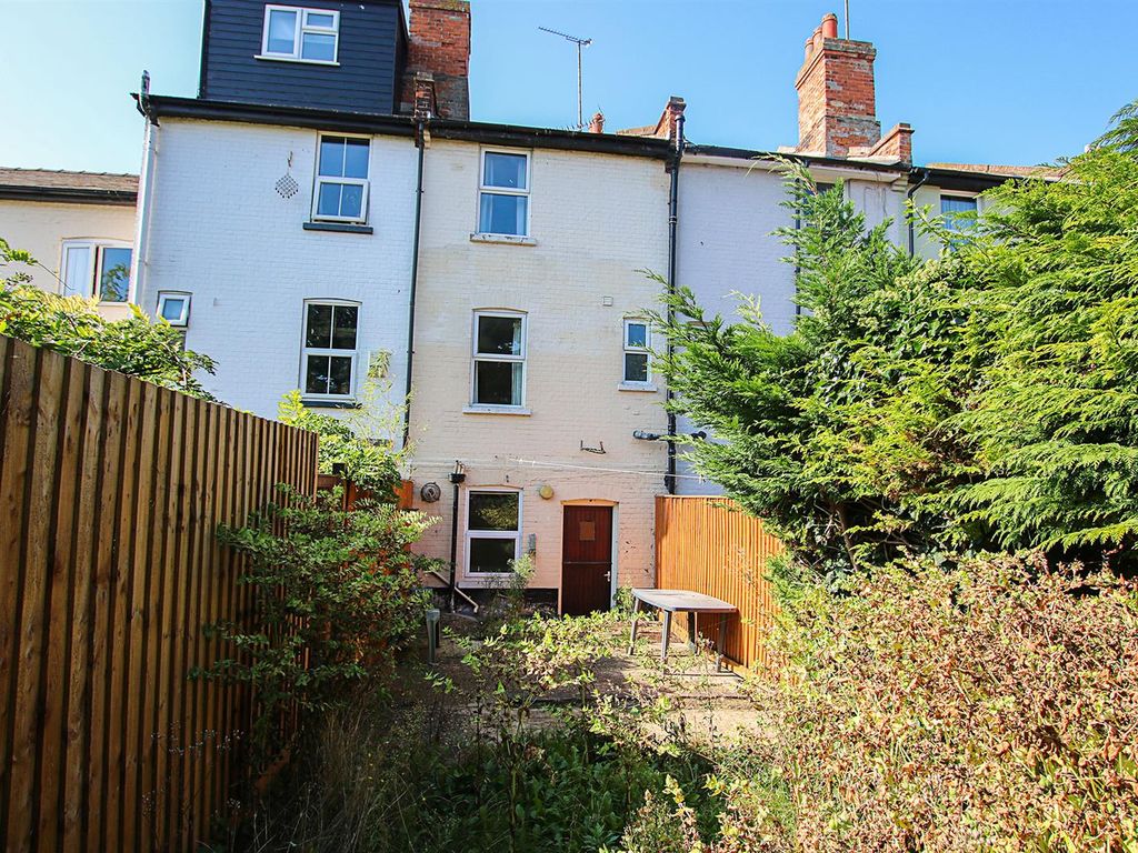 3 bed terraced house for sale in Mill Hill, Newmarket CB8, £210,000