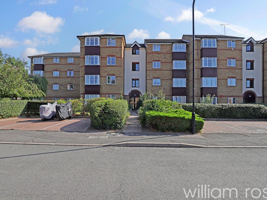 1 bed flat for sale in Thurlow Close, Highams Park, London E4, £225,000