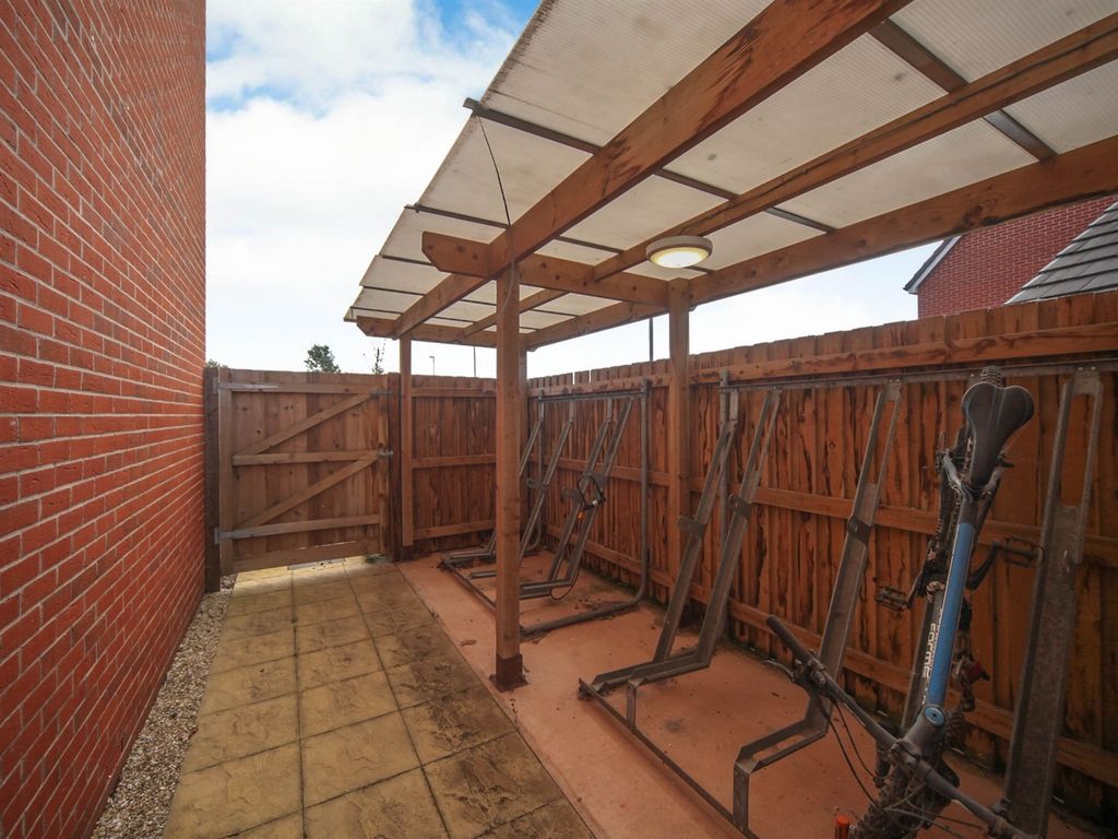 1 bed flat for sale in Apple Tree Close, Norton Fitzwarren, Taunton TA2, £140,000