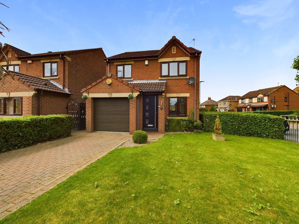 3 bed detached house for sale in Dahl Drive, Castleford WF10, £260,000