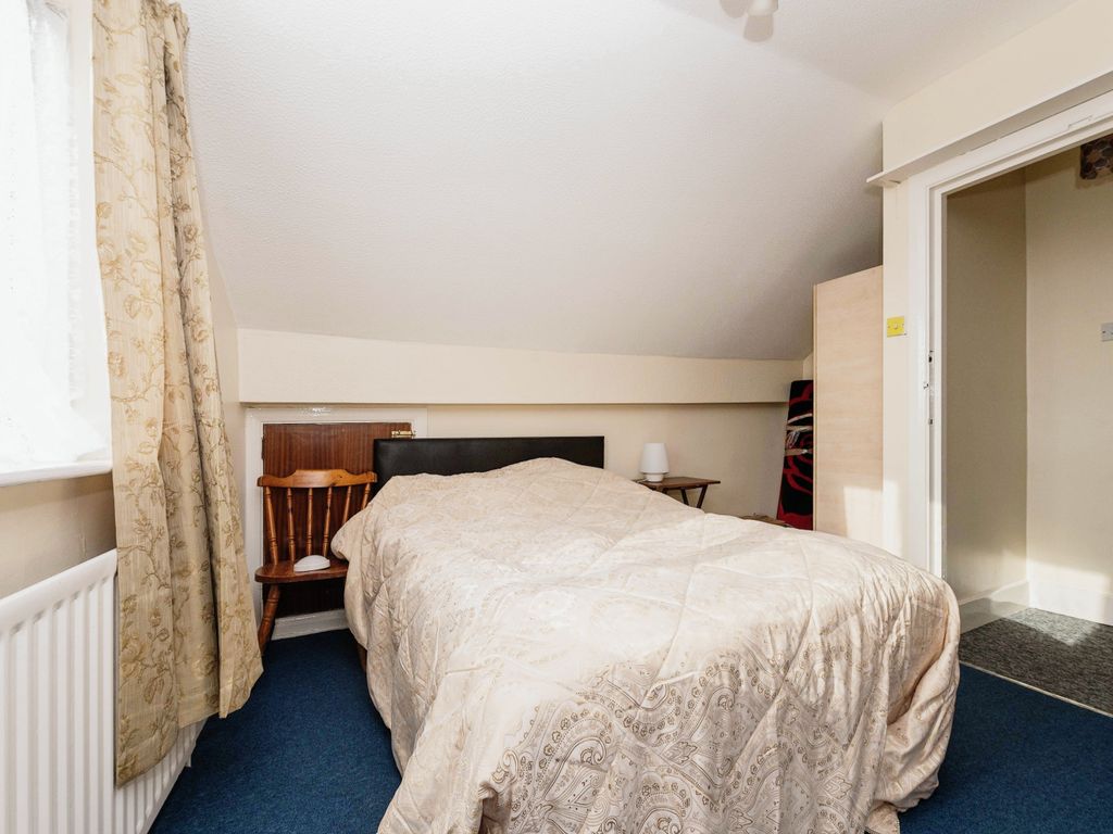 2 bed maisonette for sale in Woodland Avenue, Luton, Bedfordshire LU3, £160,000