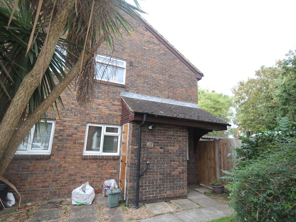 1 bed semi-detached house for sale in Aldenham Drive, Uxbridge UB8, £290,000