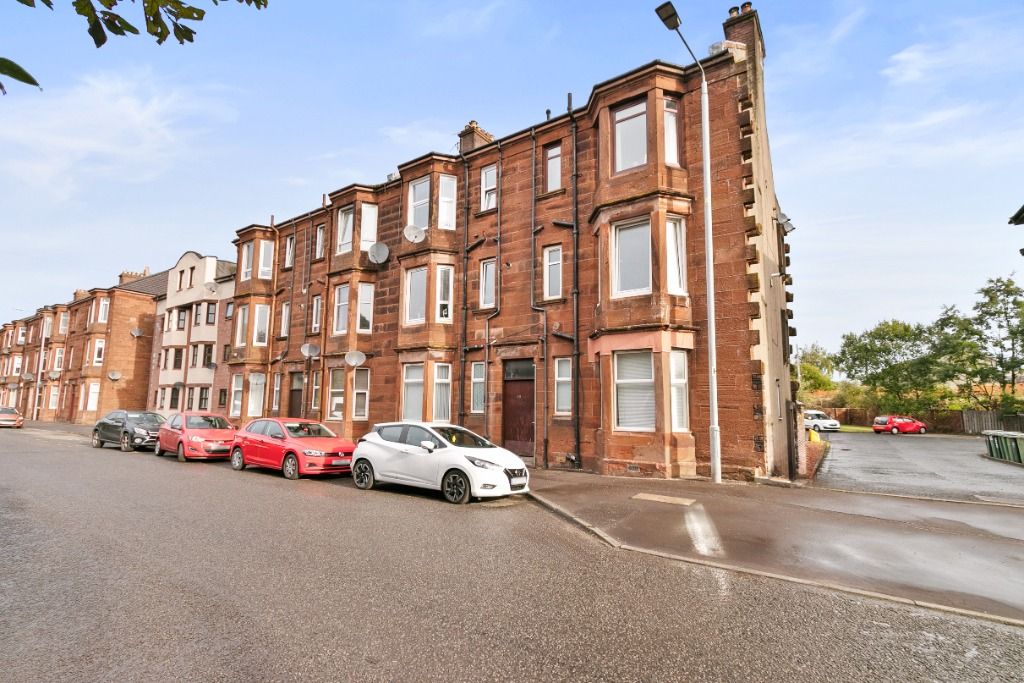 1 bed penthouse for sale in Castlegreen Street, Dumbarton, West Dunbartonshire G82, £68,500