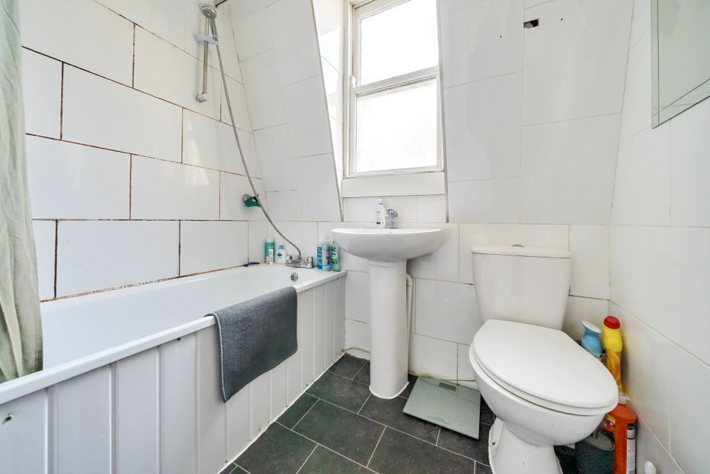 1 bed flat for sale in Marine Parade, Brighton, East Sussex BN2, £230,000