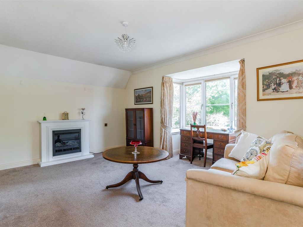 1 bed flat for sale in Freemans Gardens, Olney MK46, £199,000