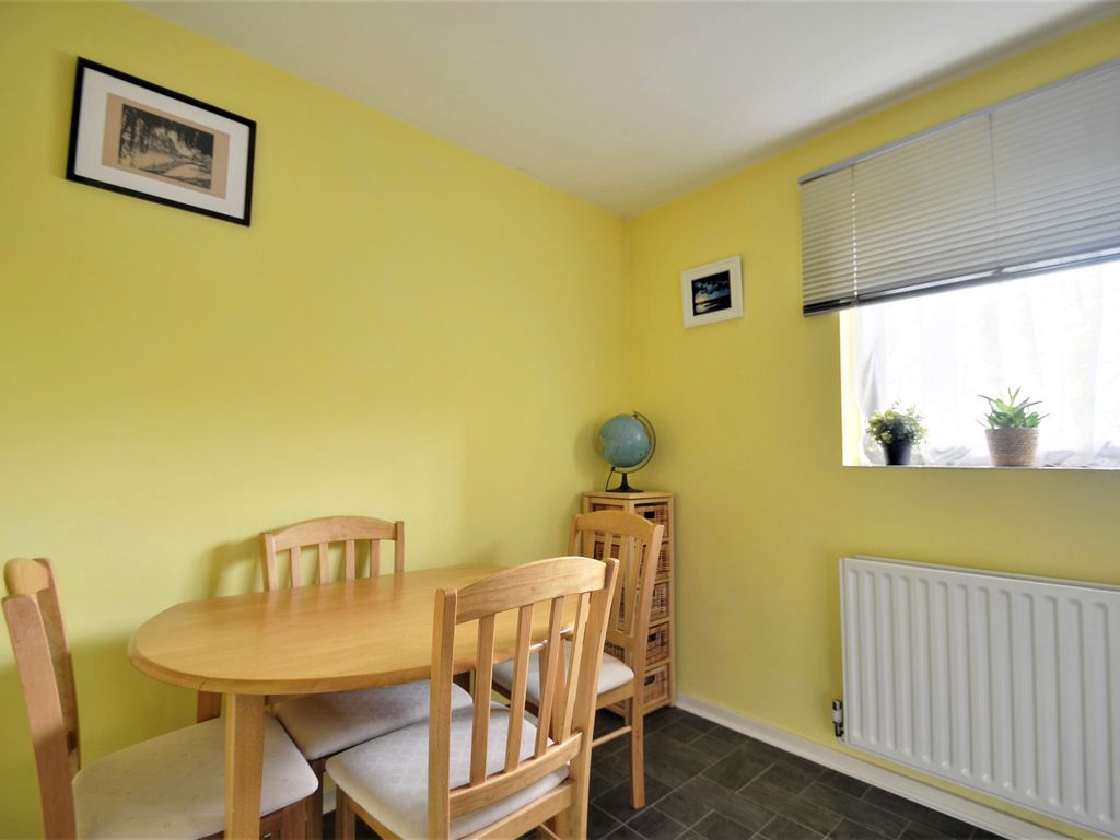 2 bed flat for sale in Cornwall Road, London N15, £187,500