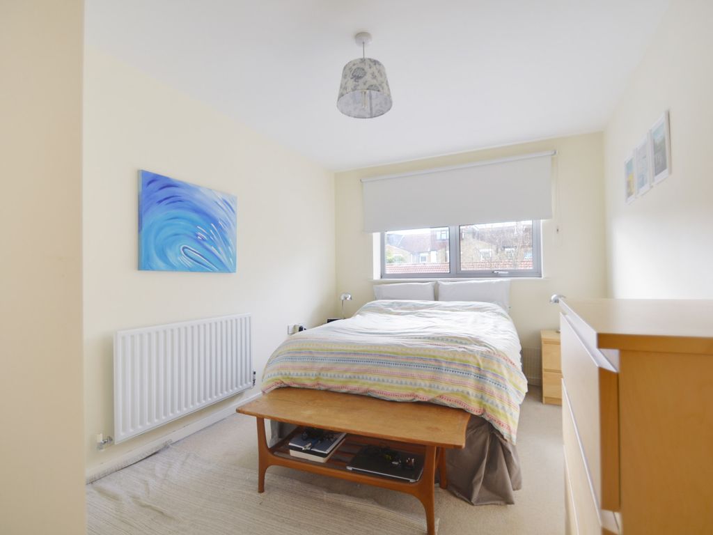 2 bed flat for sale in Cornwall Road, London N15, £187,500