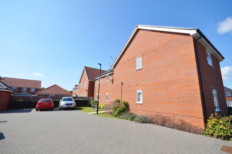 1 bed flat for sale in Hedgerow Walk, Longwick, Princes Risborough HP27, £250,000