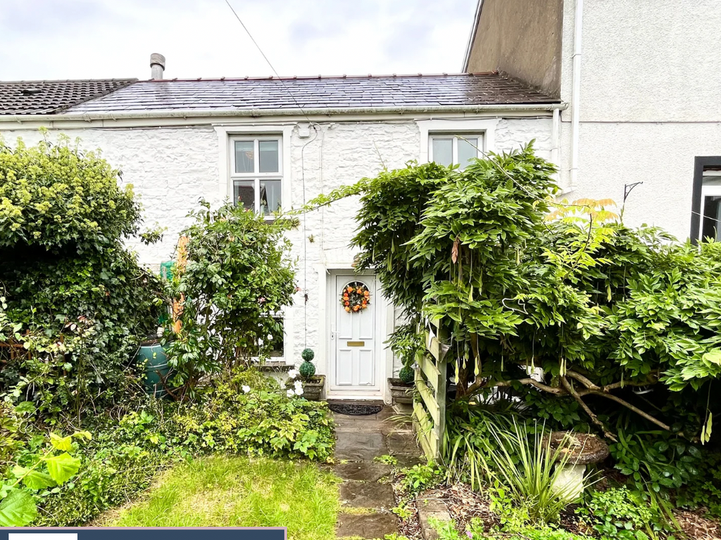 2 bed cottage for sale in Harriet Street, Aberdare, Mid Glamorgan CF44, £119,995