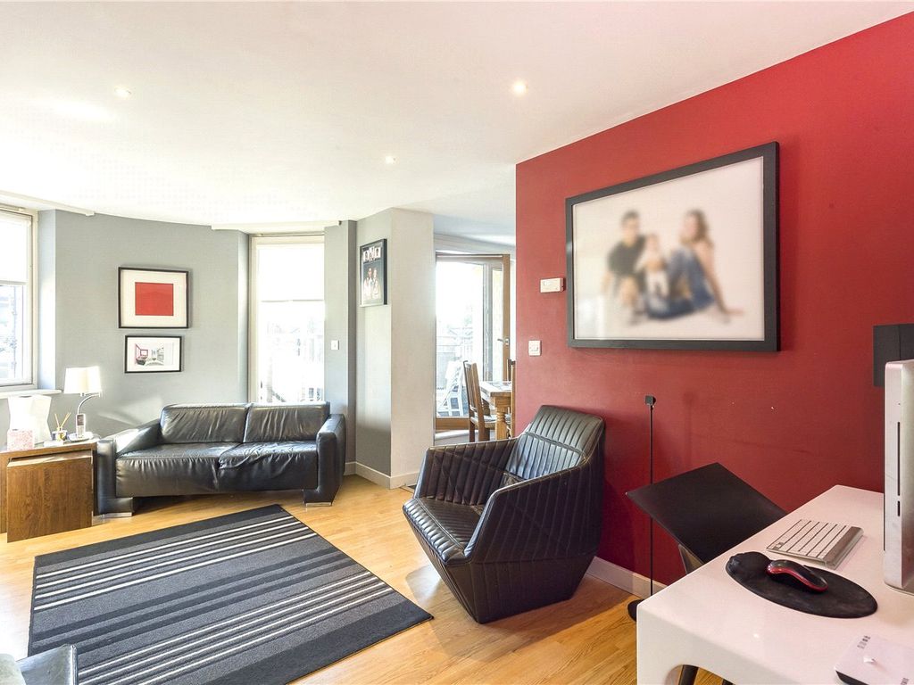 2 bed flat for sale in White Lion Street, London N1, £280,000