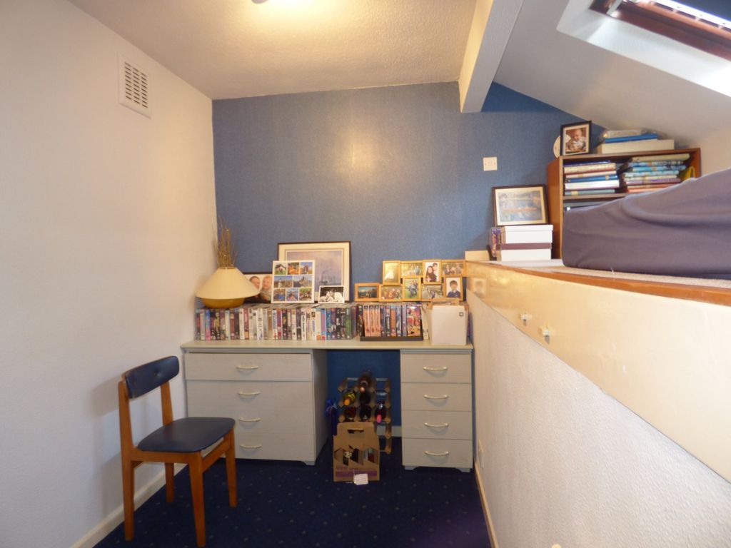 4 bed semi-detached house for sale in Bracken Close, Springhead, Saddleworth OL4, £260,000