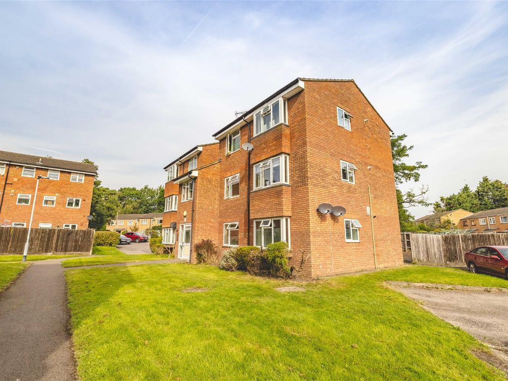 1 bed flat for sale in Liddell Way, Ascot SL5, £225,000