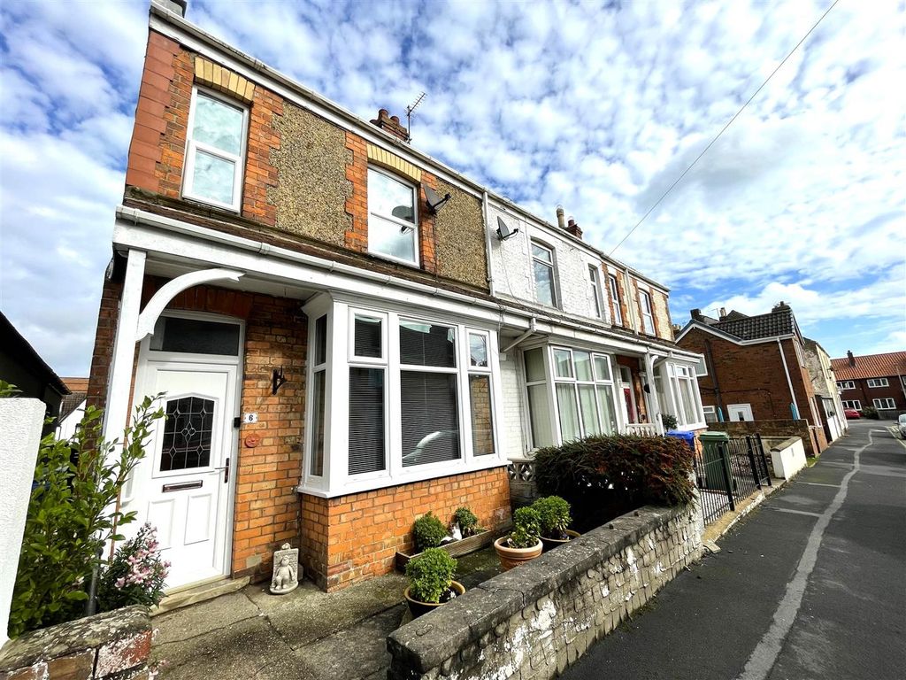 3 bed end terrace house for sale in Carrington Avenue, Hornsea HU18, £169,950
