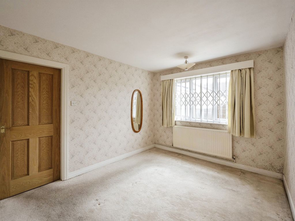 2 bed detached bungalow for sale in Harpenden Drive, Dunscroft, Doncaster DN7, £150,000