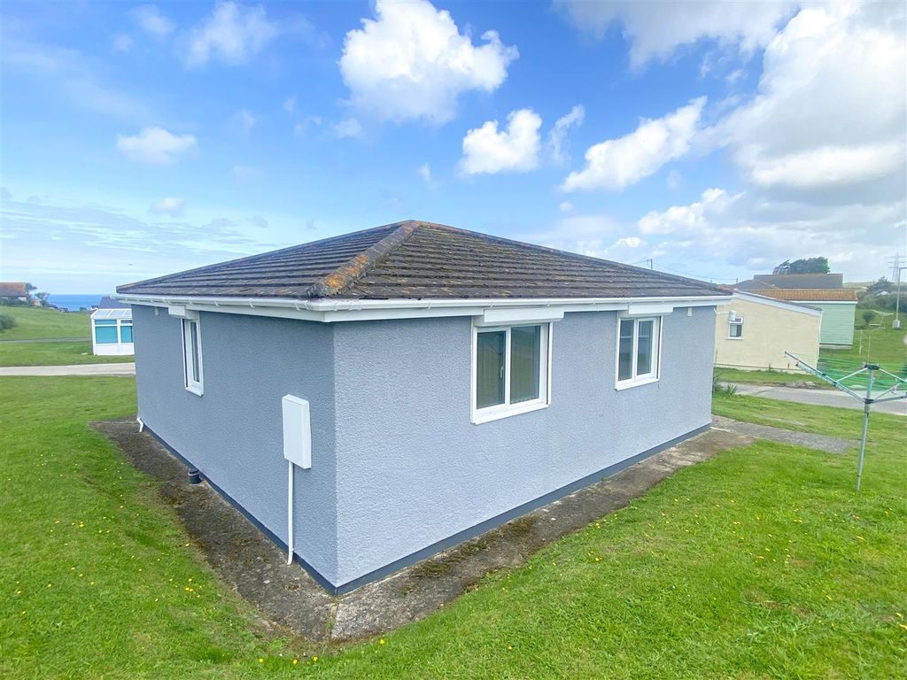 3 bed detached bungalow for sale in Riviere Towans, Phillack, Hayle TR27, £260,000