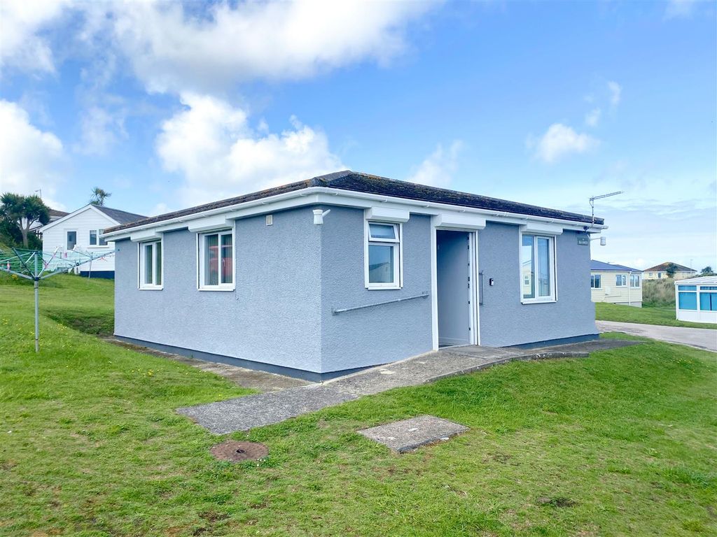 3 bed detached bungalow for sale in Riviere Towans, Phillack, Hayle TR27, £260,000