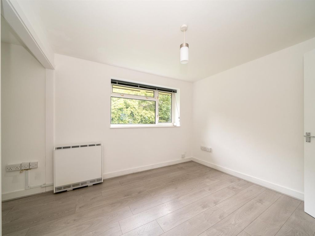 1 bed flat for sale in Waveney, Hemel Hempstead HP2, £155,000