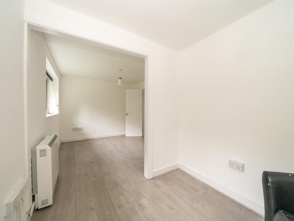 1 bed flat for sale in Waveney, Hemel Hempstead HP2, £155,000