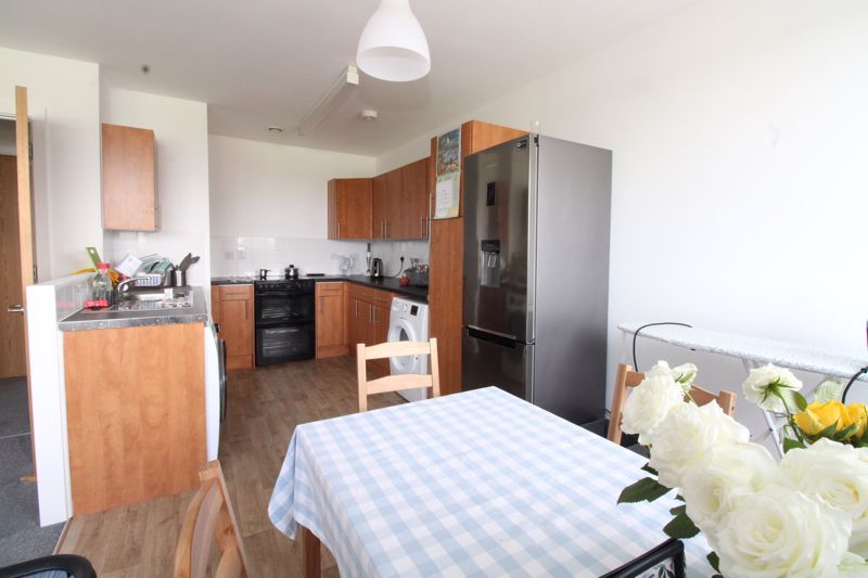 2 bed flat for sale in Goldington Road, Bedford MK40, £220,000