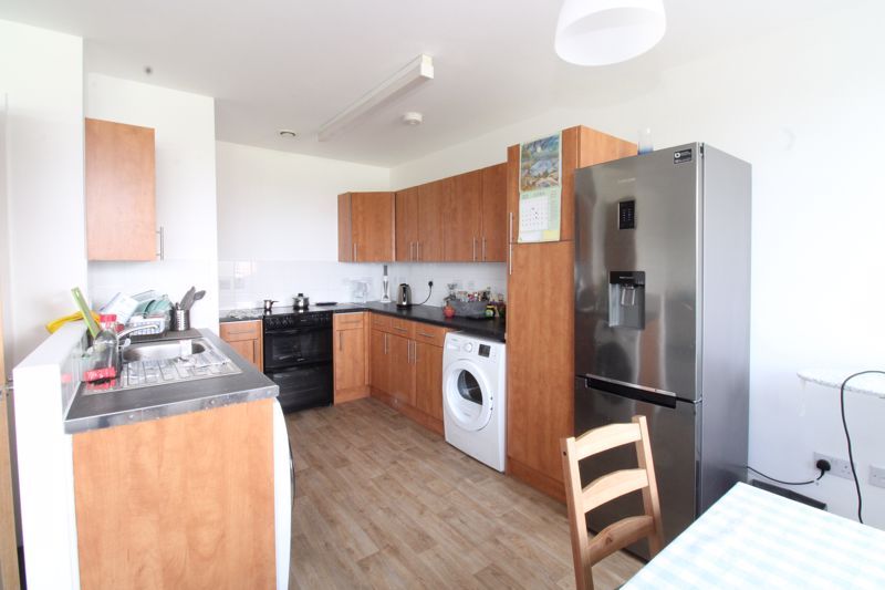 2 bed flat for sale in Goldington Road, Bedford MK40, £220,000