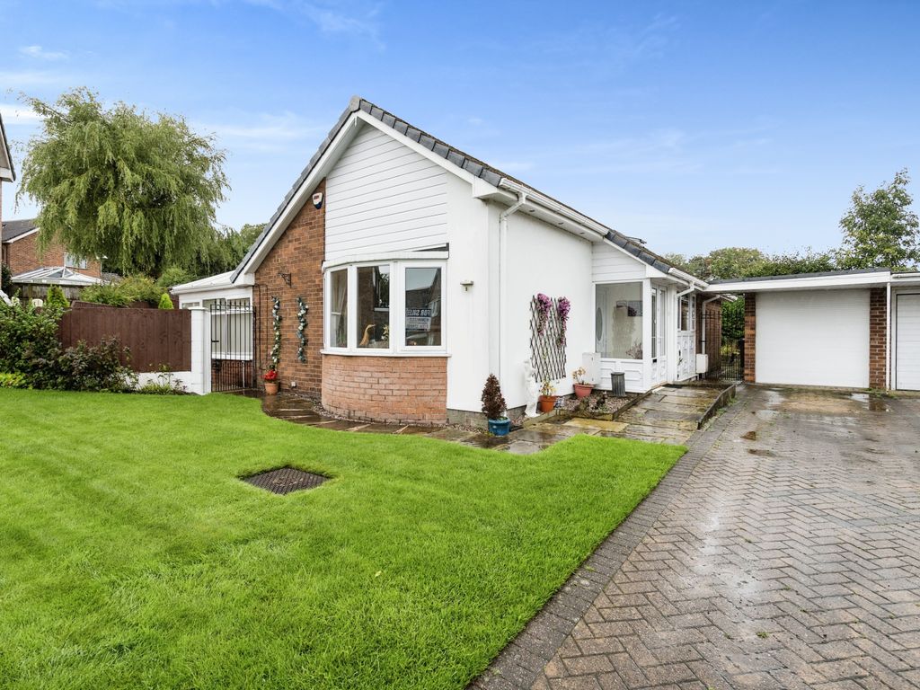 3 bed bungalow for sale in Oakbank Drive, Bolton, Greater Manchester BL1, £292,500