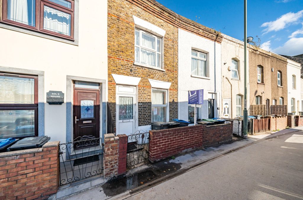 2 bed terraced house for sale in Purley Way, Croydon CR0, £290,000