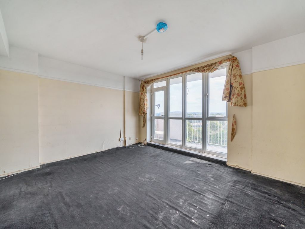 2 bed flat for sale in Lewisham Park, London SE13, £225,000