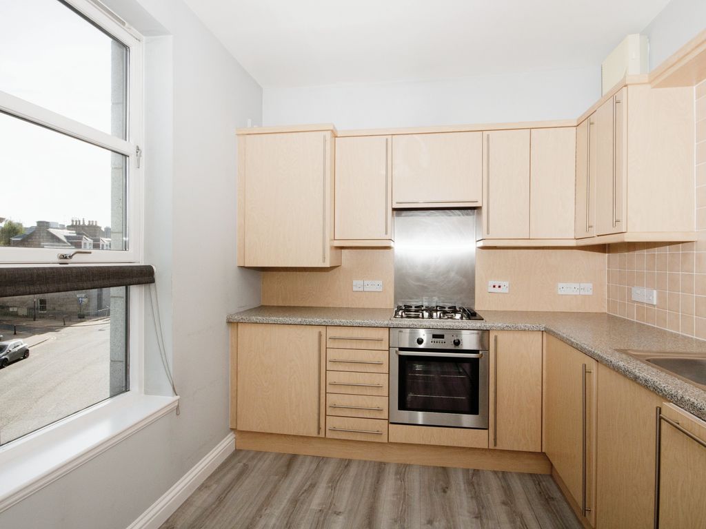 2 bed flat for sale in Crown Street, Aberdeen AB11, £140,000